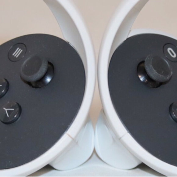 Meta Oculus Quest 2 With Controllers - Picture 13 of 14